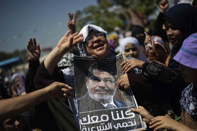 Aliados de Mursi recebem novo ultimato para deixar praas
