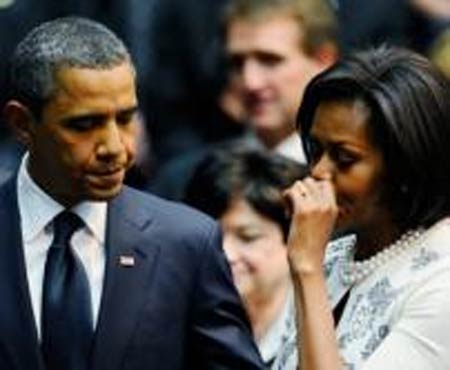 Michelle Obama comoveu-se na homenagem s vtimas do atentado