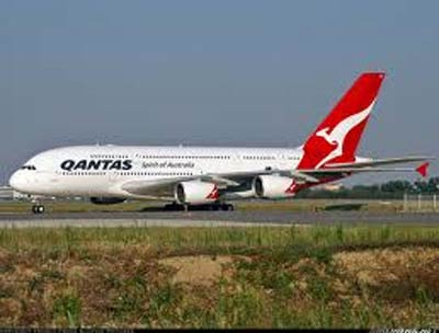 Avio da Qantas volta a aeroporto aps problema no motor