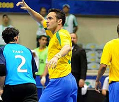Brasil est na final do futsal depois de 8 anos de jejum