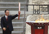 Primeiro ministro chins comea passagem da tocha 