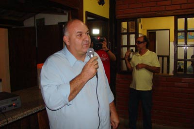 Marco Vivacqua se rene com jovens em Maratazes