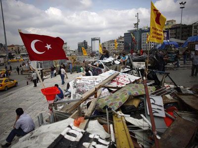 Manifestantes turcos anunciam que continuam 