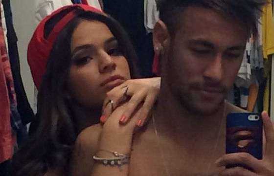 Neymar e Bruna Marquezine vo passar frias em praia 