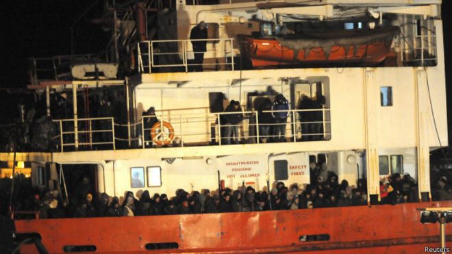 Abandono de navios com imigrantes sugere nova ttica