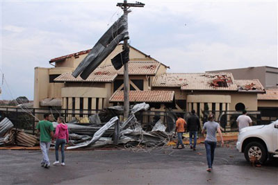 Aps tornado, cidade paulista recolhe doaes para desabrigados