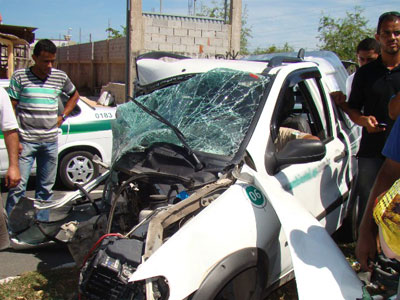 Motorista bate em poste e uma pessoa morre na Serra, ES