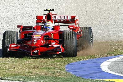 Ferrari domina em treino liderado por Massa