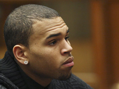 Chris Brown pede reviso de pena por agredir Rihanna, mas juiz nega 