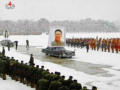 Coreia do Norte faz funeral de Kim Jong-il sob neve e com lgrimas.