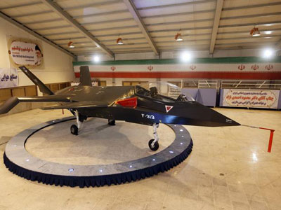 Ahmadinejad apresenta novo avio de combate construdo no Ir  