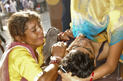 Tragdia em templo indiano deixa mais de 140 mortos