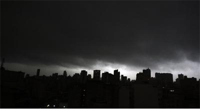Chuva provoca oito pontos de alagamento em So Paulo