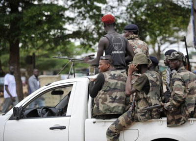 Um morto e 2 feridos em ataque a acampamento militar de Abidjan