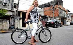 Mulher ganha sorteio de 34 bicicletas, porem no sabe andar.