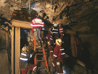 Resgate de vtimas de desabamento em mina da Indonsia  encerrado