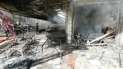 Exploses matam 13 pessoas e ferem 100 em mercado de Bagd