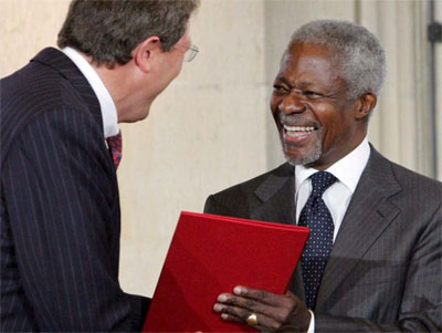 Kofi Annan recebe o Prmio Paz de Westflia