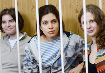 Tribunal russo prolonga deteno de autoras de 