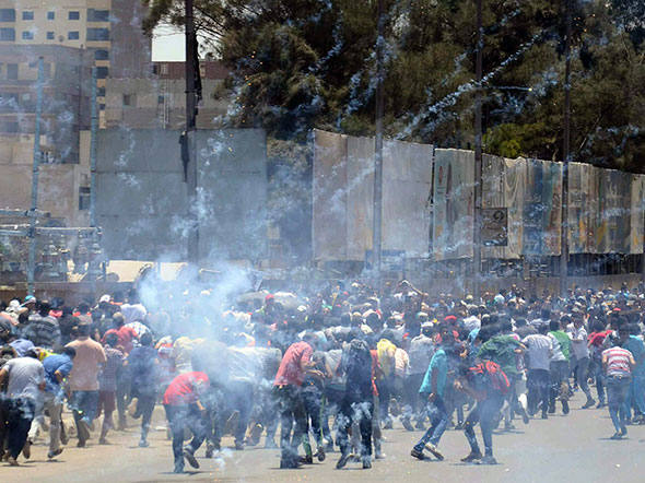 Protestos e exploses deixam 2 mortos e 24 feridos no Egito