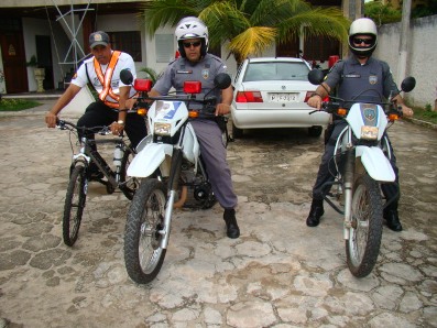  Bicicletas e motos no patrulhamento de vero. 