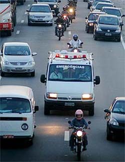 Prefeitura de So Paulo vai proibir motos nas pistas 