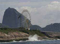 Roda-gigante  instalada no Forte de Copacabana 