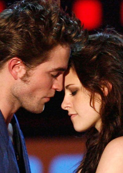 Premiados como melhor beijo Robert Pattinson e Kristen Stewa