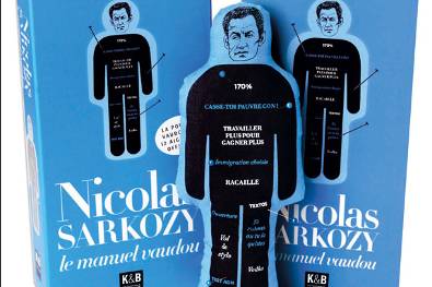 Boneco tem no corpo algumas das frases mais famosas de Sarkozy