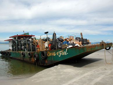 Acumulado de 25 toneladas de lixo   retirado de Ilhas do Paran