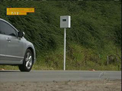 Moradores instalam radar falso em rodovia para evitar acidentes  