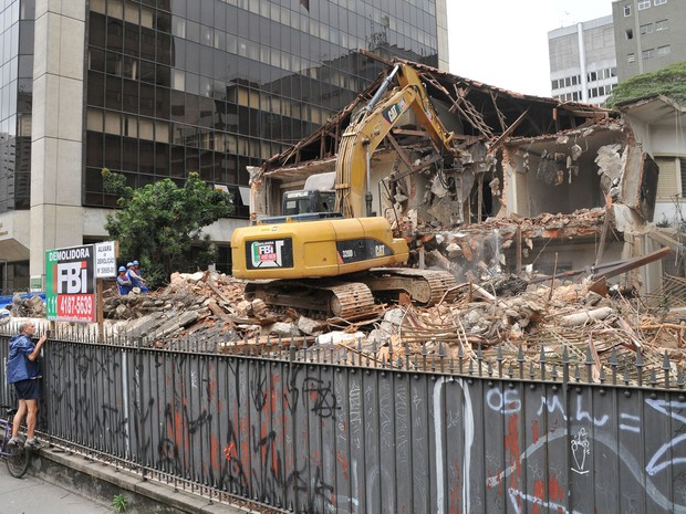 Casaro  demolido na Av. Paulista