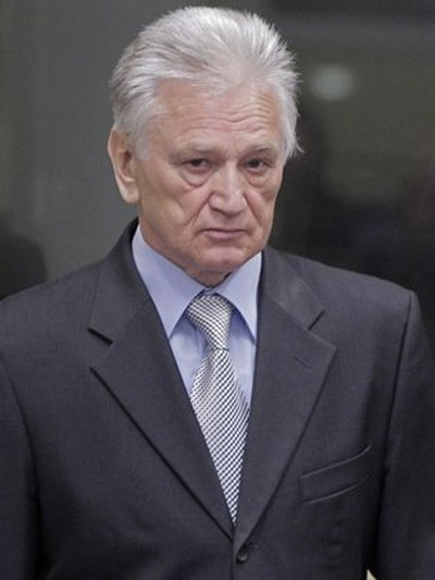 Ex-chefe militar iugoslavo  condenado a 27 anos de priso
