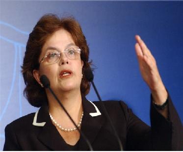 Dilma defende mais transferncia de verba para sade