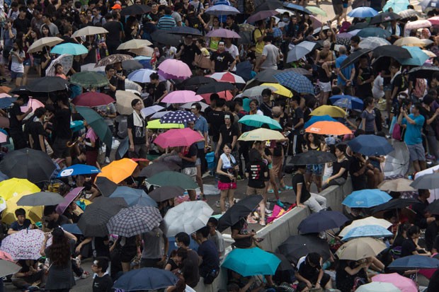 Manifestantes voltam s ruas de Hong Kong no dia nacional