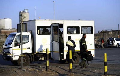 Presidncia sul-africana pede fim de ultimato em mina em greve