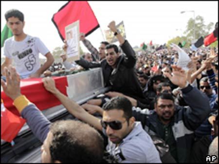Funerais e preces se convertem em protestos antigoverno no Bahrein