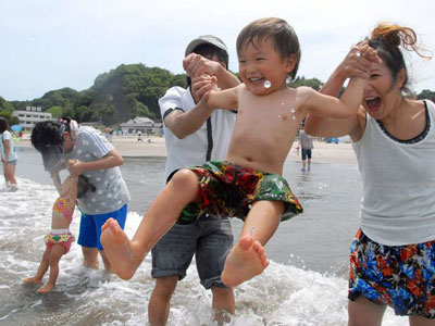 Fukushima abre 1 praia para banhistas desde crise nuclear