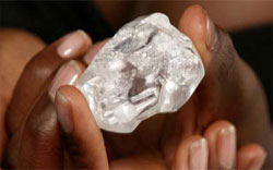 Diamante bruto  vendido por US$ 10,4 milhes