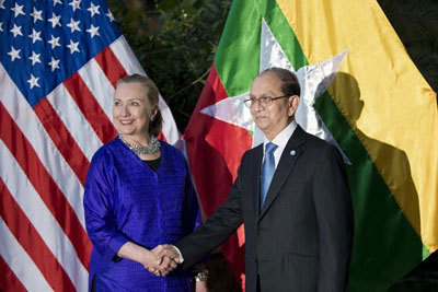 Hillary se rene com o presidente de Mianmar no Camboja
