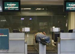 Greve na Alemanha paralisa aeroportos e cancela 140 vos 