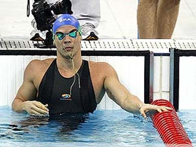 Com Kaio Mrcio na cola, Phelps bate recorde olmpico 