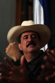 Zelaya vai organizar resistncia interna para voltar a Honduras