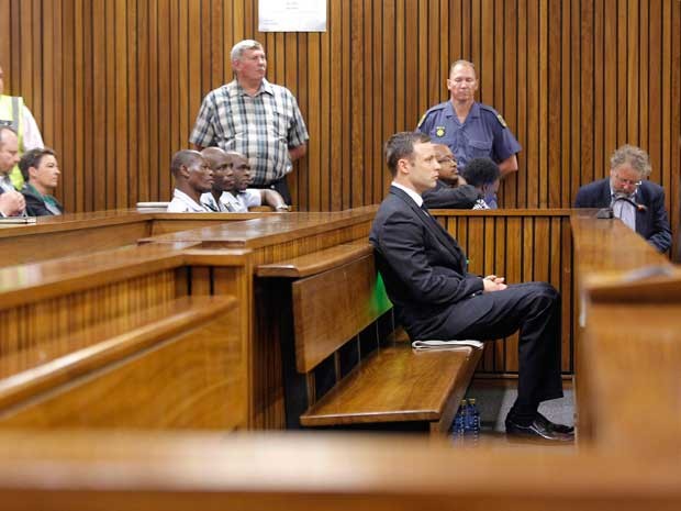 Juza inocenta Pistorius de assassinato intencional