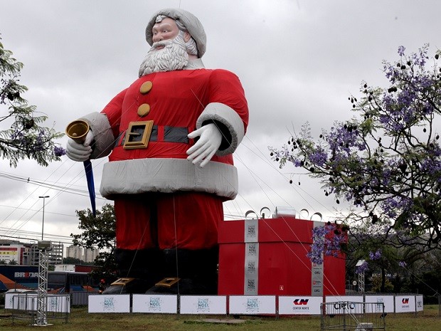 Shopping diz ter gasto R$ 1 milho para ter maior Papai Noel do mundo