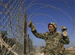 Israel decide construir cerca na fronteira com Egito 