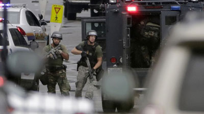FBI divulga imagens de atirador que matou 12 em base naval nos EUA