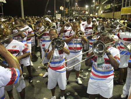 Marchinhas marcam a abertura no oficial do carnaval de Salvador