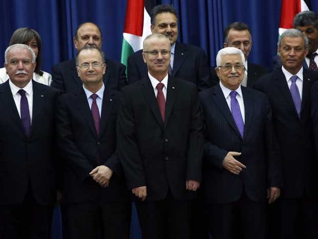 Primeiro-ministro palestino apresenta sua demisso