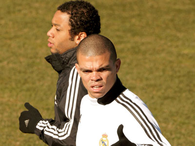 Pepe culpa arbitragem por goleada do Real Madrid para o LiverpooL